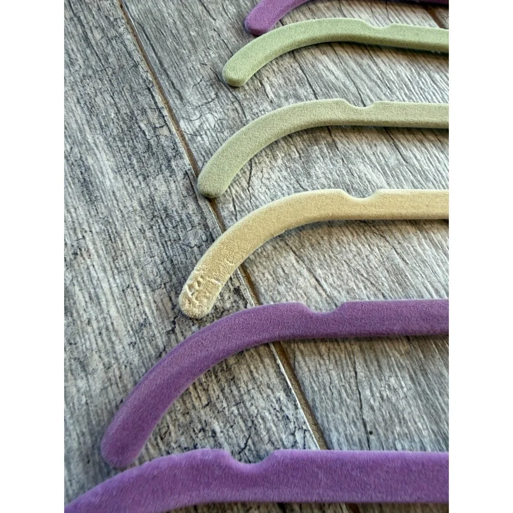 Velvet‎ Clothes Hangers 12 Pack Purple Green Tan Non Slip Slim Profile Clothing